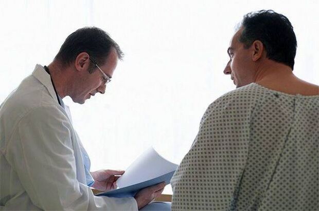 doctor prescribes medication for prostatitis to patient